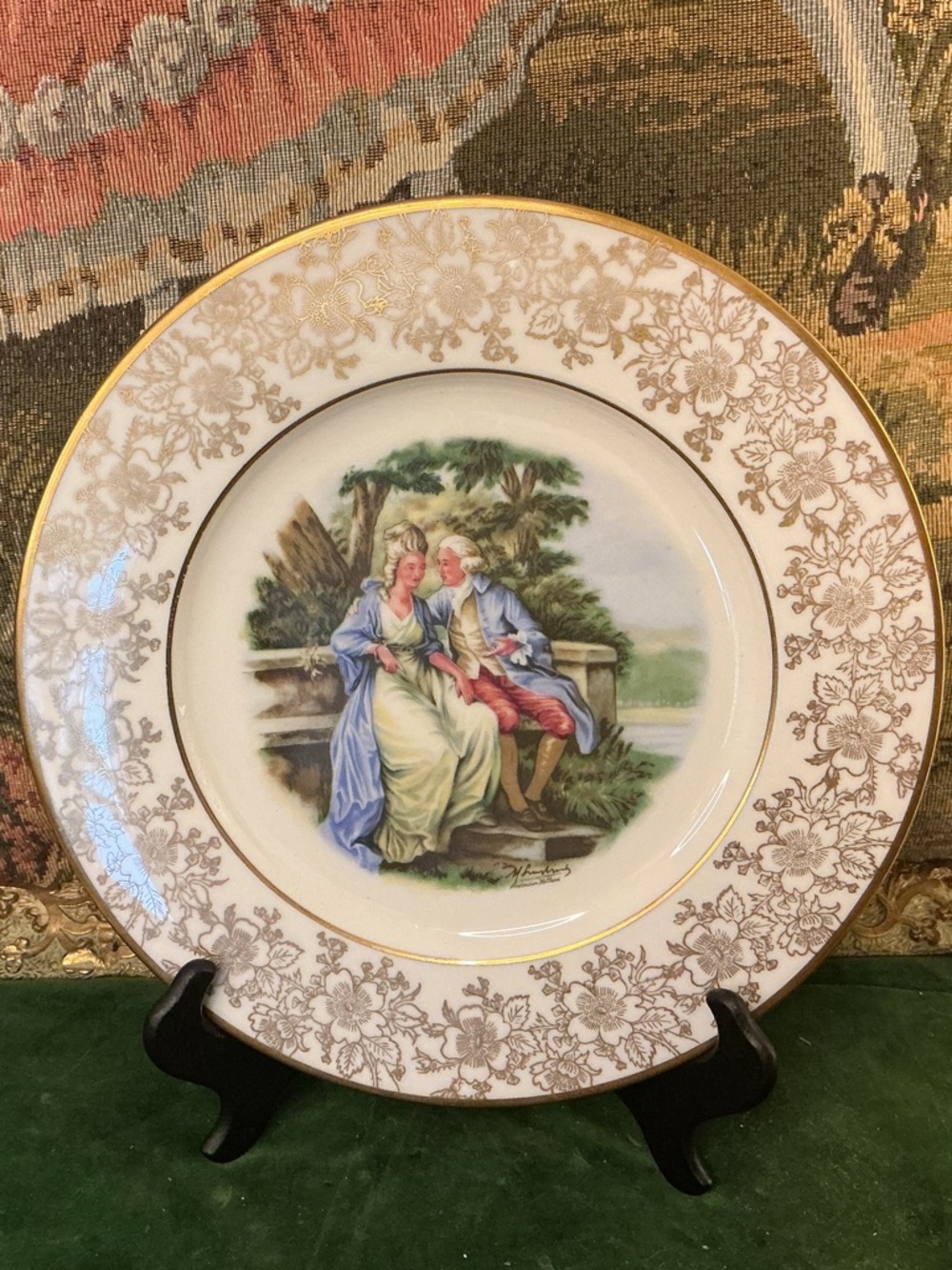 Decorative Countryside Couple Porcelain Plate - White and Gold